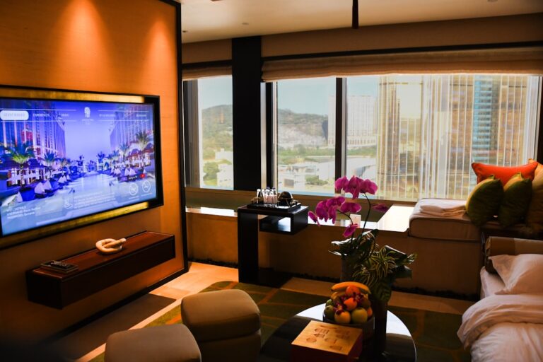 Travel Like Royalty: Exclusive Experiences You Can’t Miss on LuxeTravelStar